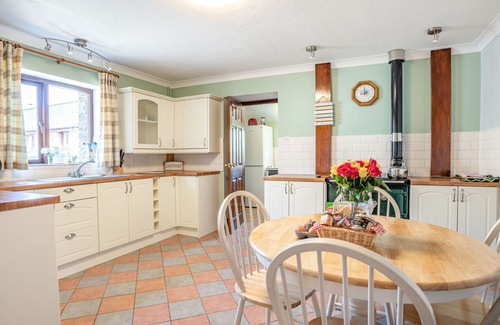 Haverfordwest Cottage | HIGHBURY, family friendly, country holiday cottage in Spittal