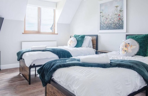 Pembroke Dock House | Highfield - 5 Bedroom Holiday Home - Pembroke Dock