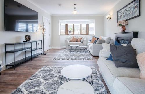 Pembroke Dock House | Highfield - 5 Bedroom Holiday Home - Pembroke Dock