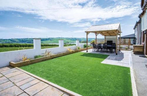 Pembroke Dock House | Highfield - 5 Bedroom Holiday Home - Pembroke Dock
