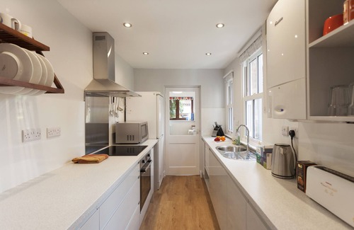 West Bridgford Apartment | Highfield Grove - a serviced house that sleeps 4 guests in 2 bedrooms