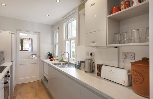 West Bridgford Apartment | Highfield Grove - a serviced house that sleeps 4 guests in 2 bedrooms