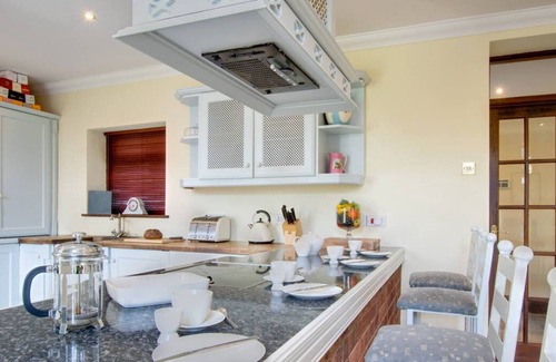 Bishopston House | Highfield House in the beautiful Swansea