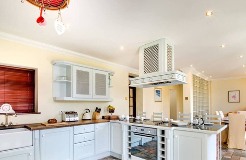 Bishopston House | Highfield House in the beautiful Swansea