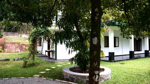 Yatinuwara Bed & Breakfast | HighgardenHideaway Bunglow