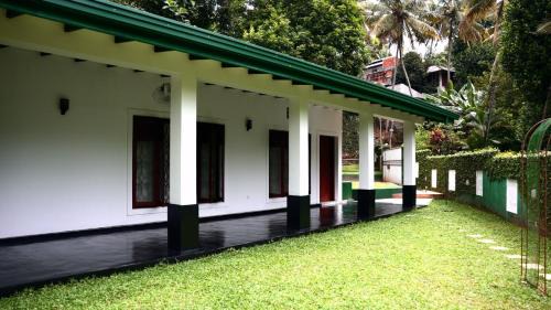 Yatinuwara Bed & Breakfast | HighgardenHideaway Bunglow