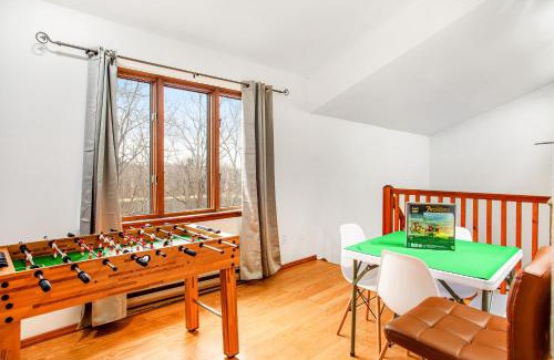 East Stroudsburg House | Highland Hideaway