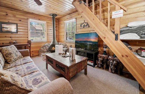 The Village House | Highland Hideaway - Walk to lake and village!