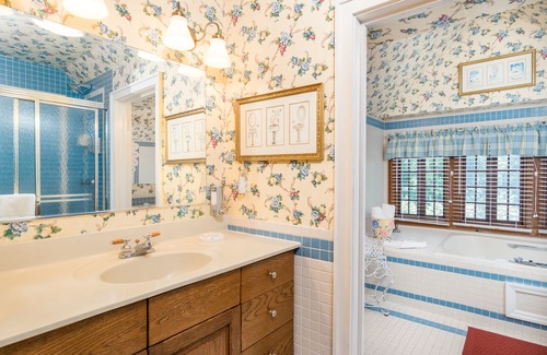 Flat Rock Cabin | Highland Lake Inn & Resort