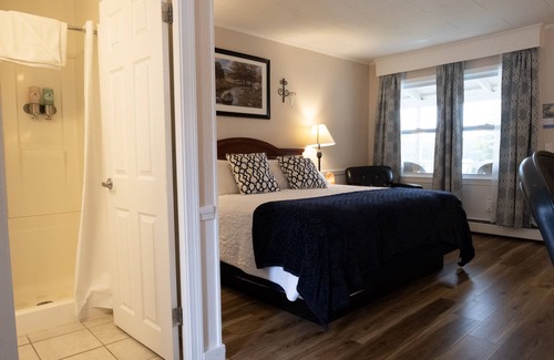 Bridgton Hotel | Highland Lake Resort