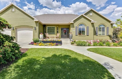Highland Condo | Highland Oasis | Hammock | Fire Pit | New Hot Tub