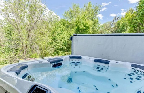 Highland Condo | Highland Oasis | Hammock | Fire Pit | New Hot Tub