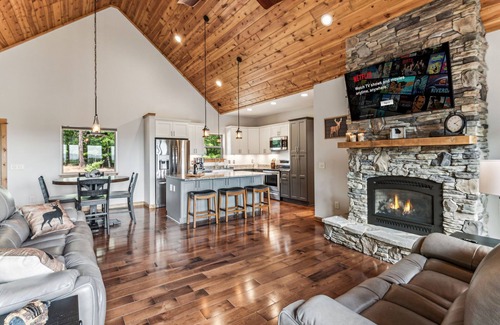 Blairsville House | Highland Overlook- Fall Leaves, Festivals & Football!