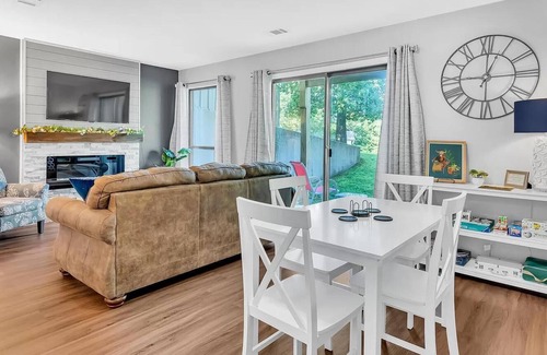 Table Rock Condo | Highland Pointe - Resort Amenities - Hot tub - Central Location - Lakes!
