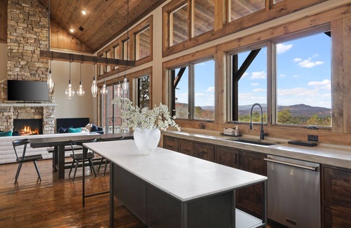 Morganton Cabin | Highland Red House - NEW construction luxury lodge with Mountain Views
