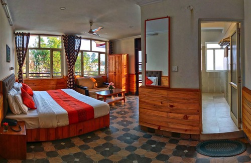 Fatehpur Hotel | Highland Village Resort