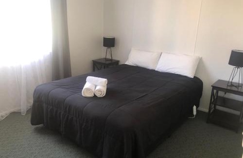 Armidale Hotel | Highlander Van Village