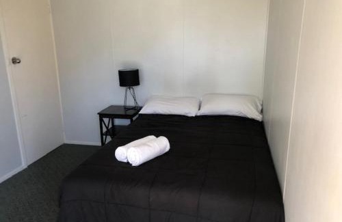 Armidale Hotel | Highlander Van Village