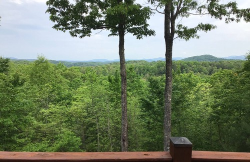 Murphy House | HighlandHouse - beautiful long range mountain views, pet friendly