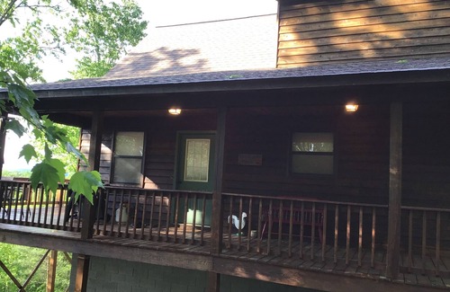 Murphy House | HighlandHouse - beautiful long range mountain views, pet friendly