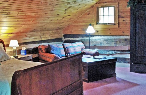 Lexington Cabin | Highlands Cabin: Adventure in c.1775 Log Cabin!