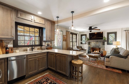 Mirror Lake Cottage | Highlands-Designer Cottage-Amazing Outdoor Living Spaces-Fireplace-Pet Friendly