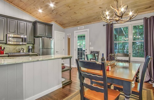 Highlands Cabin | Highlands Haven | Minutes from Main Street with Fire Pit