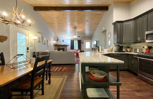 Highlands Cabin | Highlands Haven | Minutes from Main Street with Fire Pit