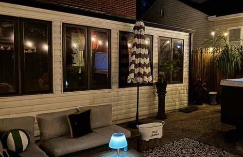 Gardiner Lane House | Highlands House with King Bed and Hot Tub