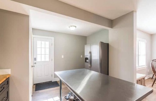 Cleveland Heights House | Highly refined and fully remodeled heights home