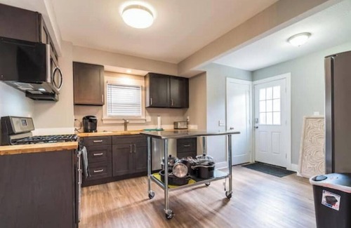 Cleveland Heights House | Highly refined and fully remodeled heights home
