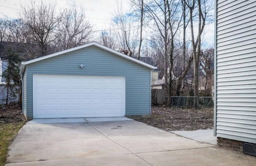 Cleveland Heights House | Highly refined and fully remodeled heights home