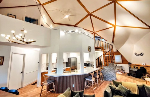Yosemite Lakes House | Hikari Haven Dome - Hot Tub, BBQ, Planetarium, Loft, Yosemite!