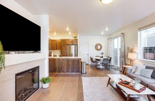 Mountain View House | Hike, Bike & Ski: All-Season Bend Escape