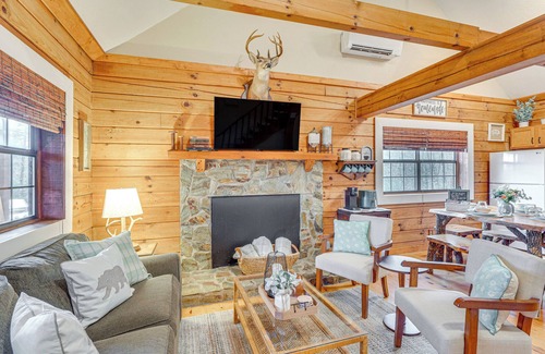 Hayesville Cabin | Hike, Boat & Explore: Mtn-View Hayesville Hideaway