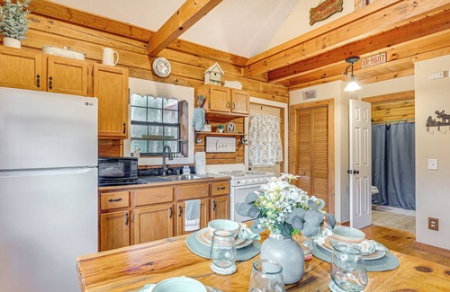 Hayesville Cabin | Hike, Boat & Explore: Mtn-View Hayesville Hideaway
