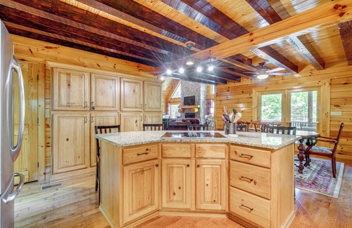 Burnsville Cabin | Hike, Fish & Golf: Burnsville Retreat w/Deck!