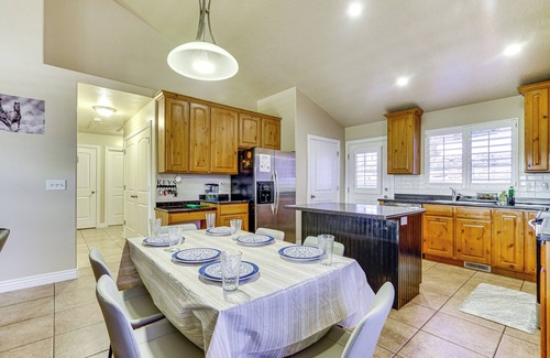 South Jordan House | Hike, Golf & Ski: Family Home in South Jordan
