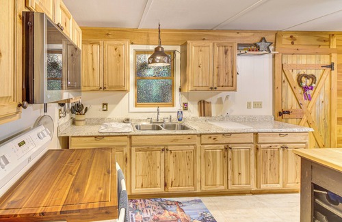 Jamestown House | Hike, Ride & Unwind: Secluded Retreat in Jamestown