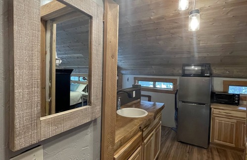 West Glacier Apartment | Hiker's Rest: A Relaxing Retreat 5 miles from Glacier National Park