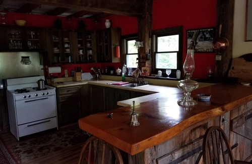Granville Cabin | Hikers and Mt Bikers paradise 4 Bedroom lodge in remote central Vermont