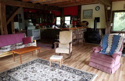 Granville Cabin | Hikers and Mt Bikers paradise 4 Bedroom lodge in remote central Vermont