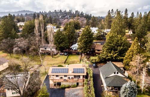 Groveland House | Hikers Escape Home Near Beach, Golf and Yosemite
