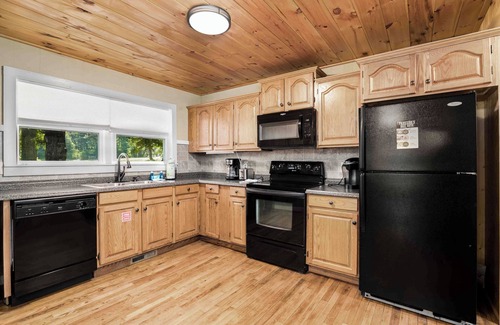 Rocky Grove House | Hikers Haven: Idealic Hikers Getaway, East Access to Hiking Trails of the Great Smoky Mountain