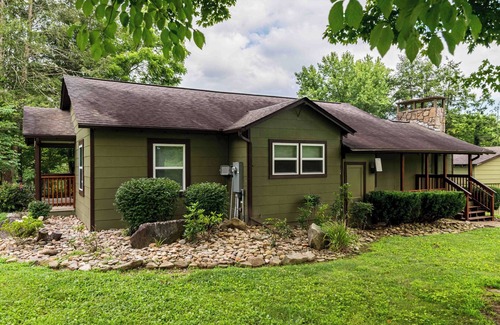 Rocky Grove House | Hikers Haven: Idealic Hikers Getaway, East Access to Hiking Trails of the Great Smoky Mountain