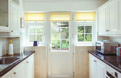 Meads Cottage | Hikers Hideaway close to South Downs