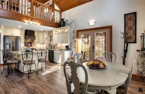 Franklin Ski Chalet | Hiking and Waterfalls at Bartram Trail Acres Chalet