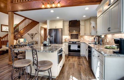 Franklin Ski Chalet | Hiking and Waterfalls at Bartram Trail Acres Chalet