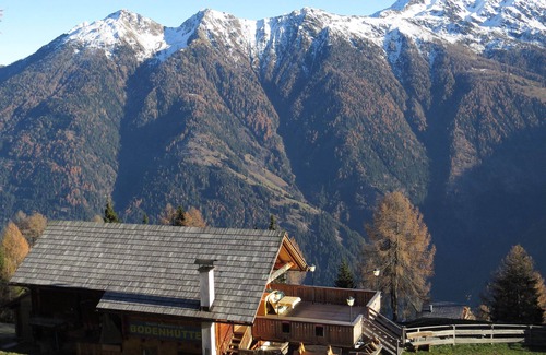 Stall Apartment | Hiking, outdoor activity and fishing are the highlights of the Village Inn