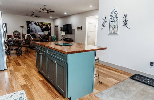 Rock Island Apartment | Hiking, swimming, kayaking, fishing and waterfalls.